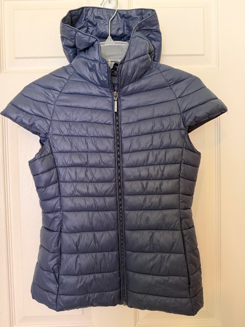 Women vest with hood and pockets size S
